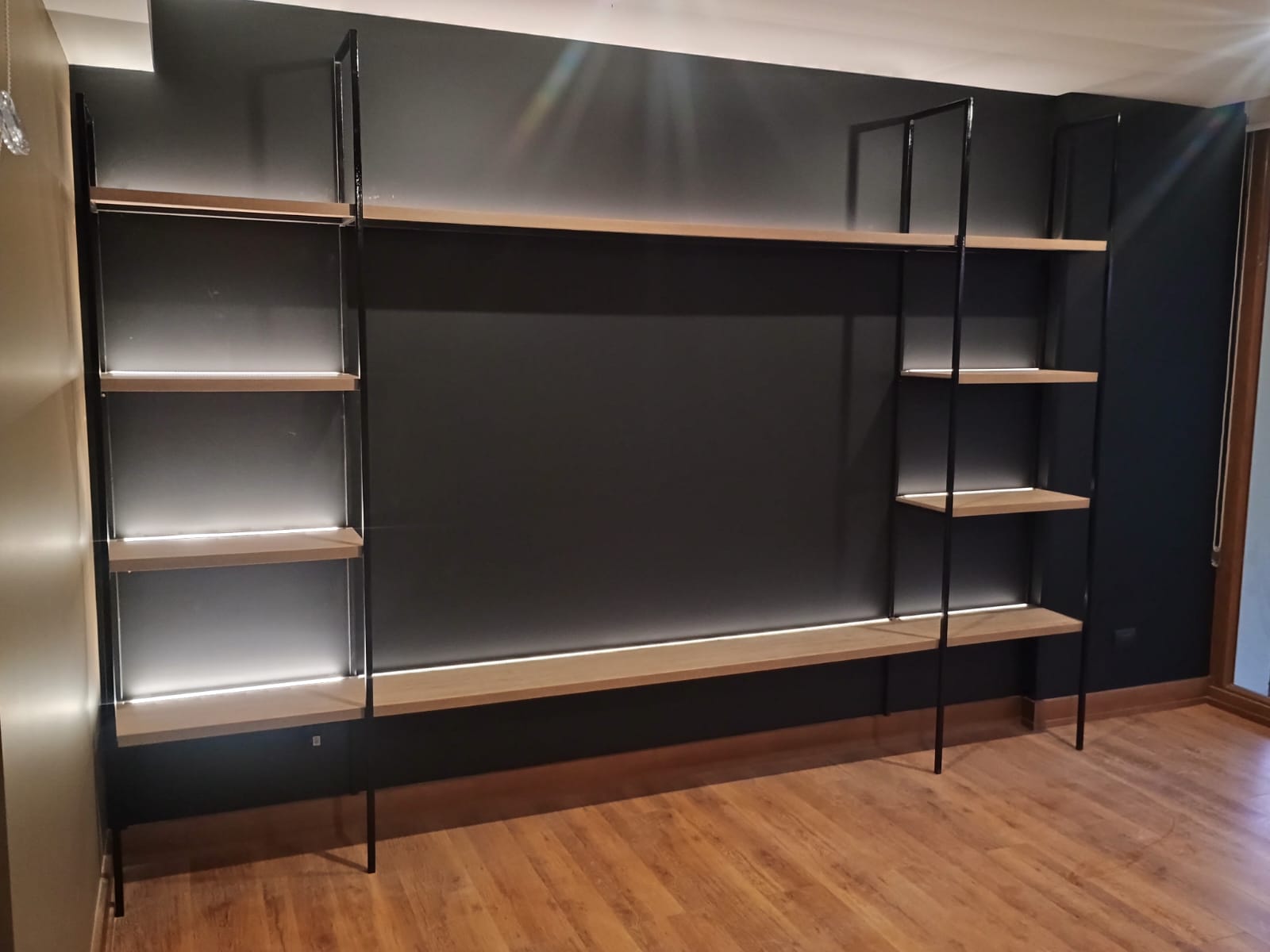 Mueble a medida de televisor para living room con luces led